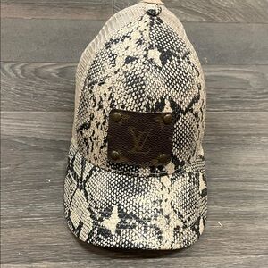 Louis Vuitton Snakeskin-Patterned Baseball Cap - Black & Cream